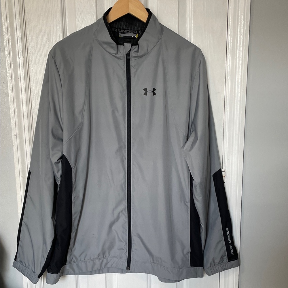Under Armour Men's Light Gray and Black Windbreaker; XL loose fit